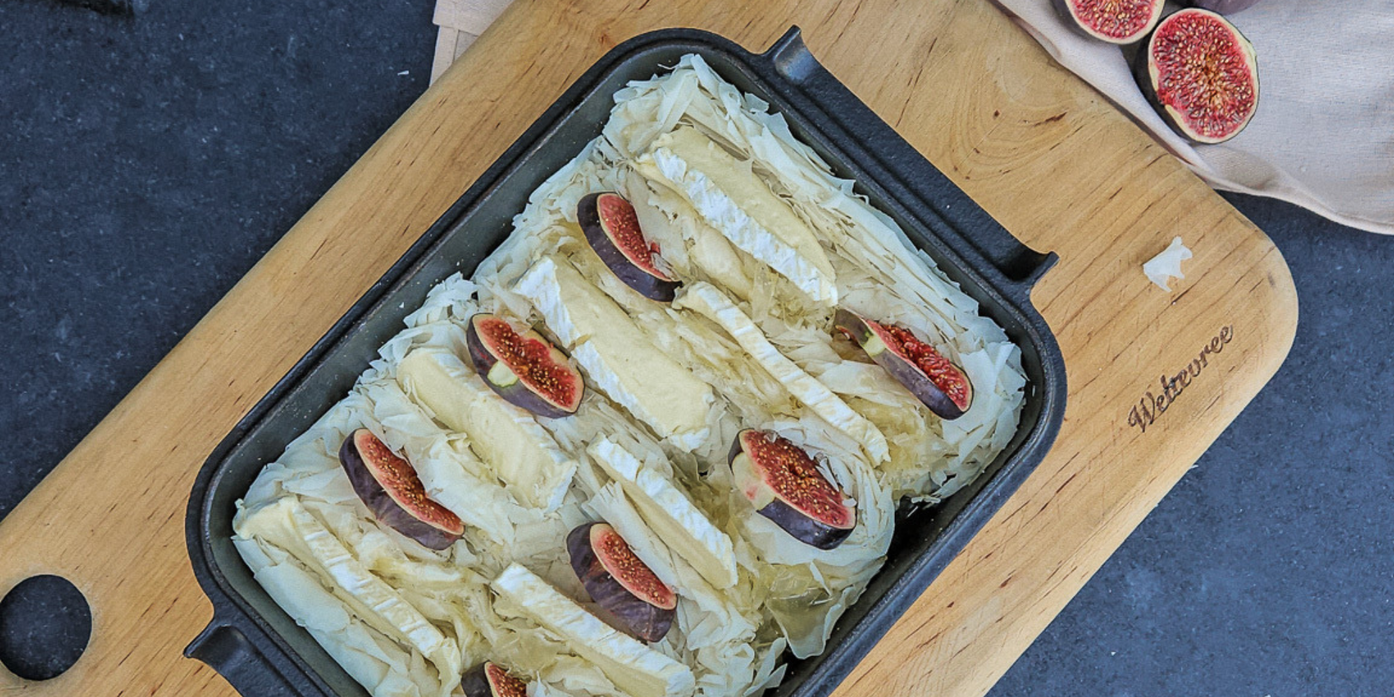 Outdooroven recept: Vijgen en brie filotaart